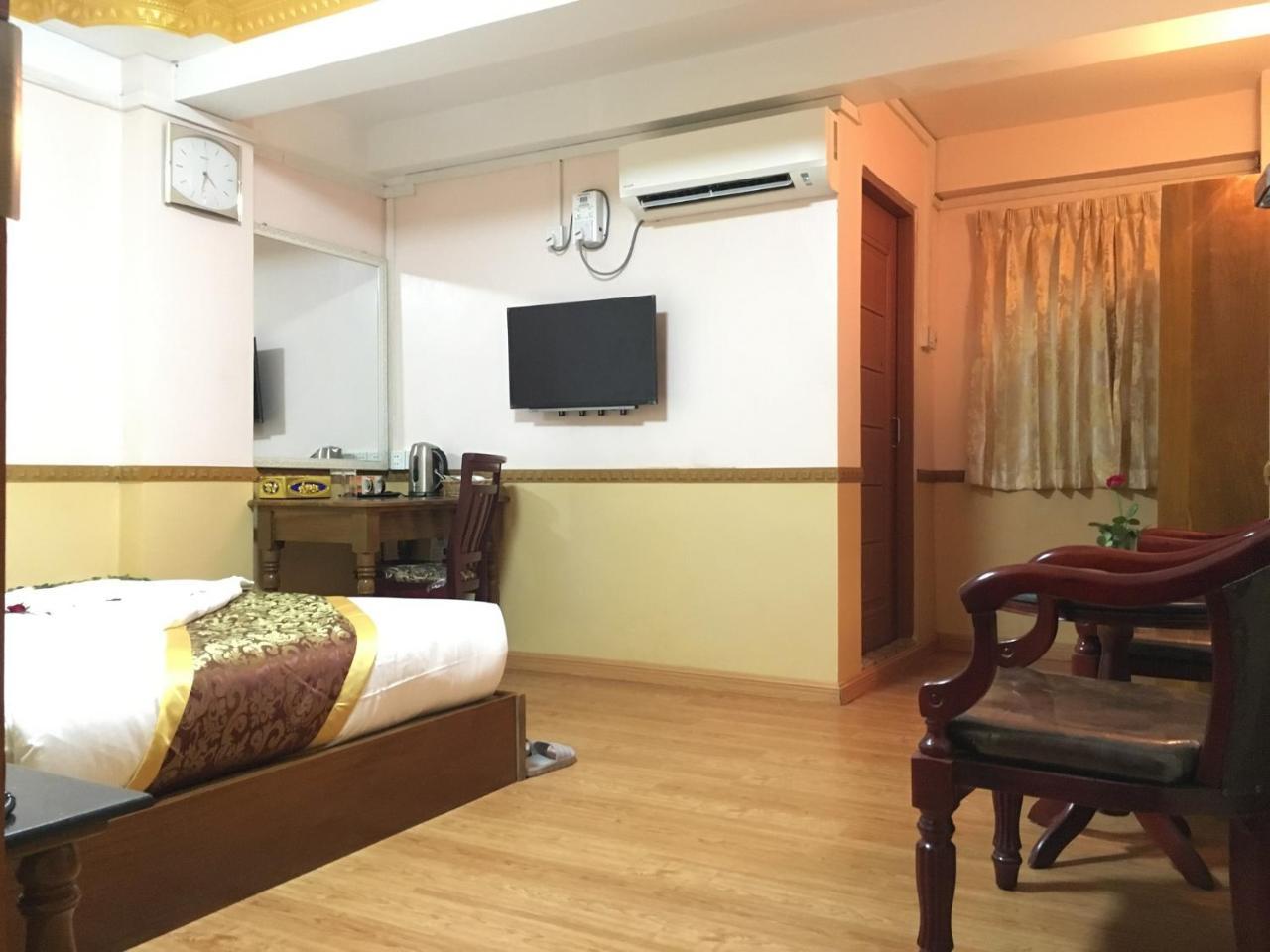 C & Y Hotel Yangon Esterno foto