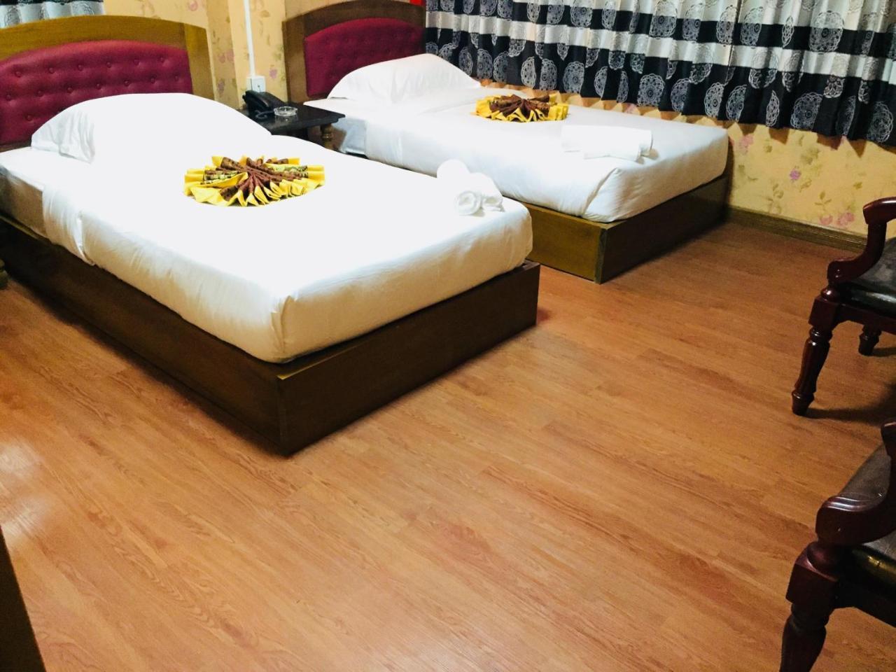 C & Y Hotel Yangon Esterno foto