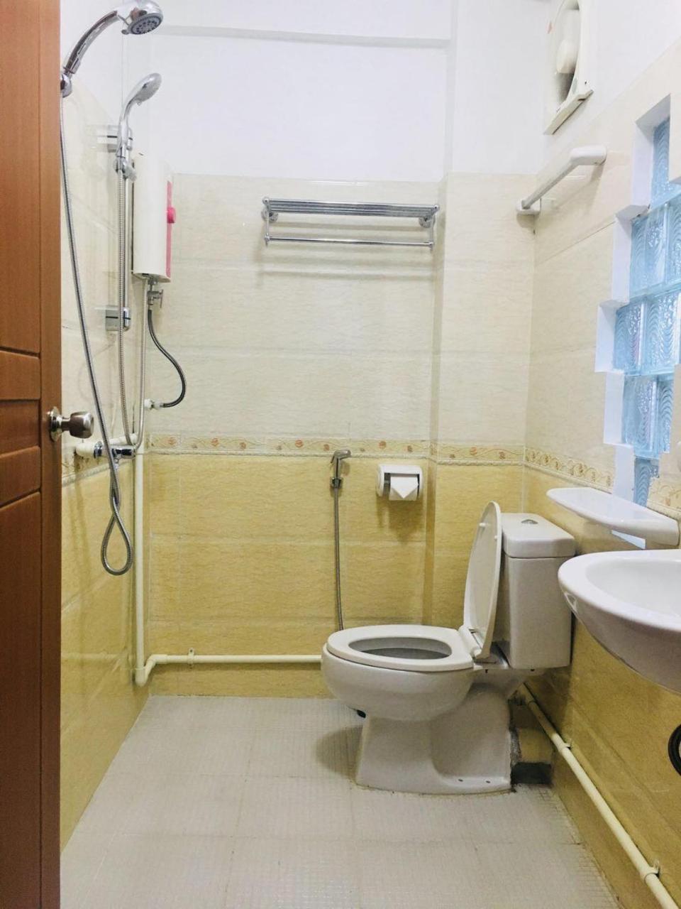 C & Y Hotel Yangon Esterno foto