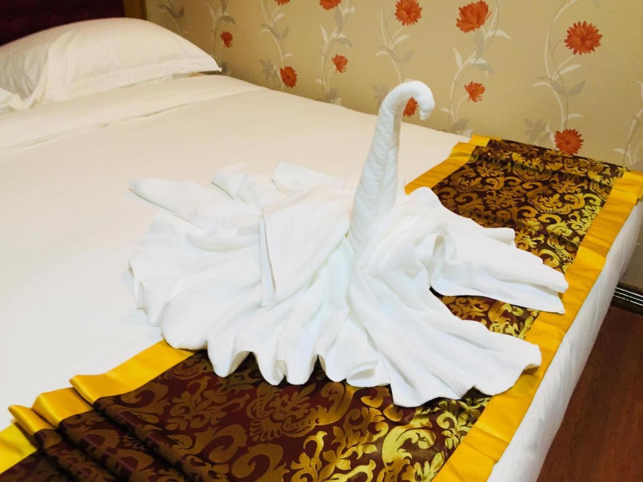 C & Y Hotel Yangon Esterno foto