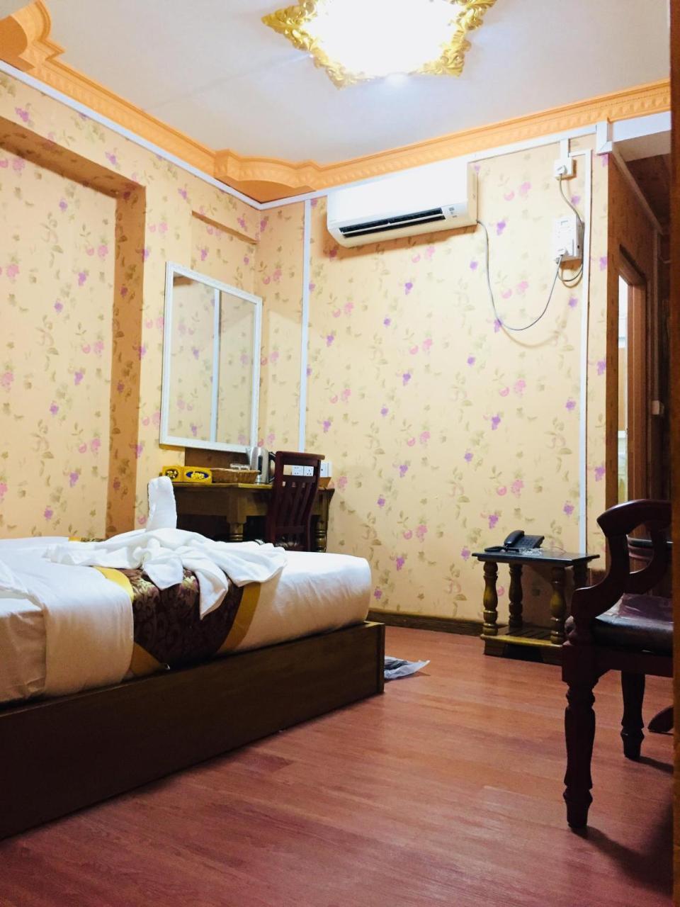 C & Y Hotel Yangon Esterno foto